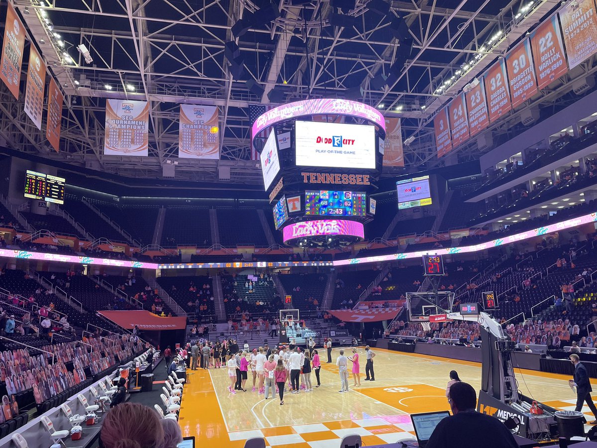 wutksports's tweet photo. Timeout South Carolina!
@LadyVol_Hoops: 68
@GamecockWBB: 62
๐ธ: @chloe_levering
#LadyVols #NCAAWomensBasketball #RockSolidSports #WUTKFM https://t.co/GoBlliO80L