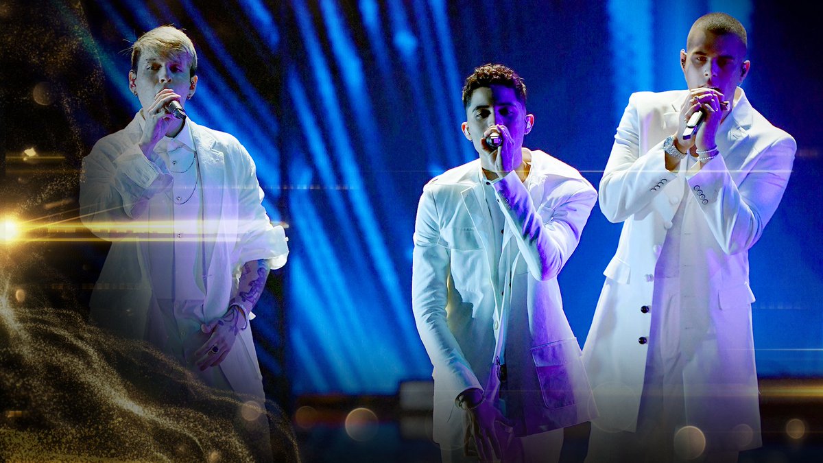 premiolonuestro's tweet photo. La colaboración que necesitábamos en nuestra vida @CNCOmusic  y @montanertwiter, ¿Cuál fue tu favorita? 'Solo por darte un beso','Entra en mi vida', 'Lo dejaría todo' o 'Tan Enamorados' #PLNMoments https://t.co/WlmQBNF23n