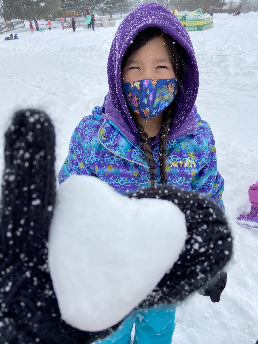 CruzPDSB's tweet photo. This totally made my day. One of our students took the time to make me a snow heart. @PlowmansPS2016 https://t.co/sXxDFkfcyT