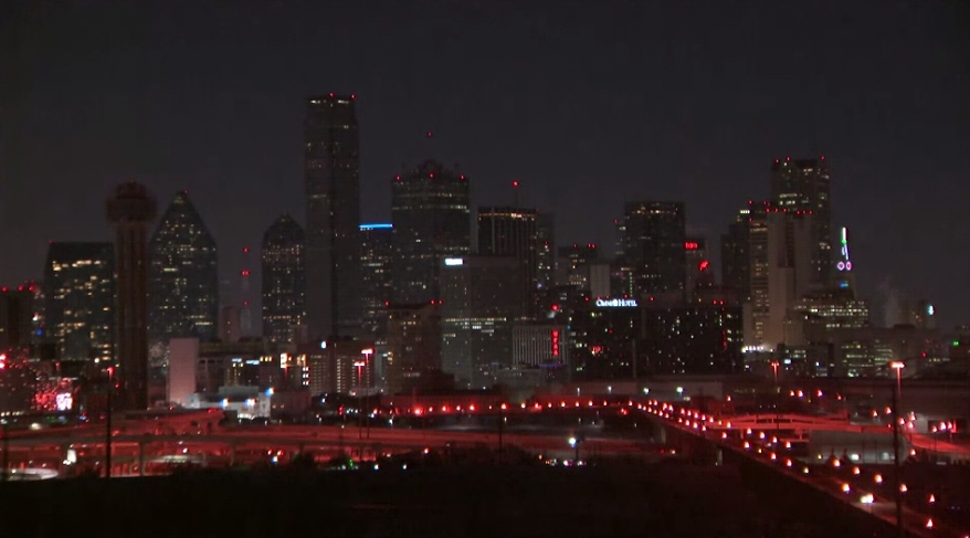 BrianJamesWx's tweet photo. Downtown #Dallas right now. It's about as dark as you'll probably ever see it. #ConservingPower #TexasPowerOutage https://t.co/SQHWPU9UbE