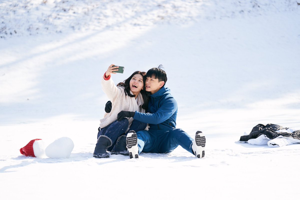 новогодняя дорама. счастливого нового года софтбокс. освещение в фотостудии. счастливого нового года софтбокс. она никогда не узнает дорама 2021.