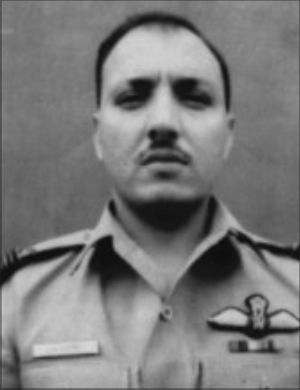 [1/n] This past weekend, as part of  #SwarnimVijayVarsh, four out of five extraordinary IAF aviators, who made or make their homes in  #Hyderabad, were honoured by the handing on a Vijay Mashaal torch. They were ...