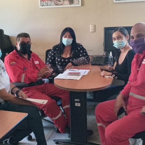 InpsaselF's tweet photo. @NicolasMaduro @dcabellor @eduardopiate2 @TareckPSUV @geovannireuma @GobVictorClark  @PDVSA  Hoy Dirección Estadal del @MinTrabajoVE e @Inpsasel_vzla Geresat  Falcon reunidos con voceros del Estado Mayor de los CPTT del Centro de Refinación Paraguana https://t.co/srMOapDAi8