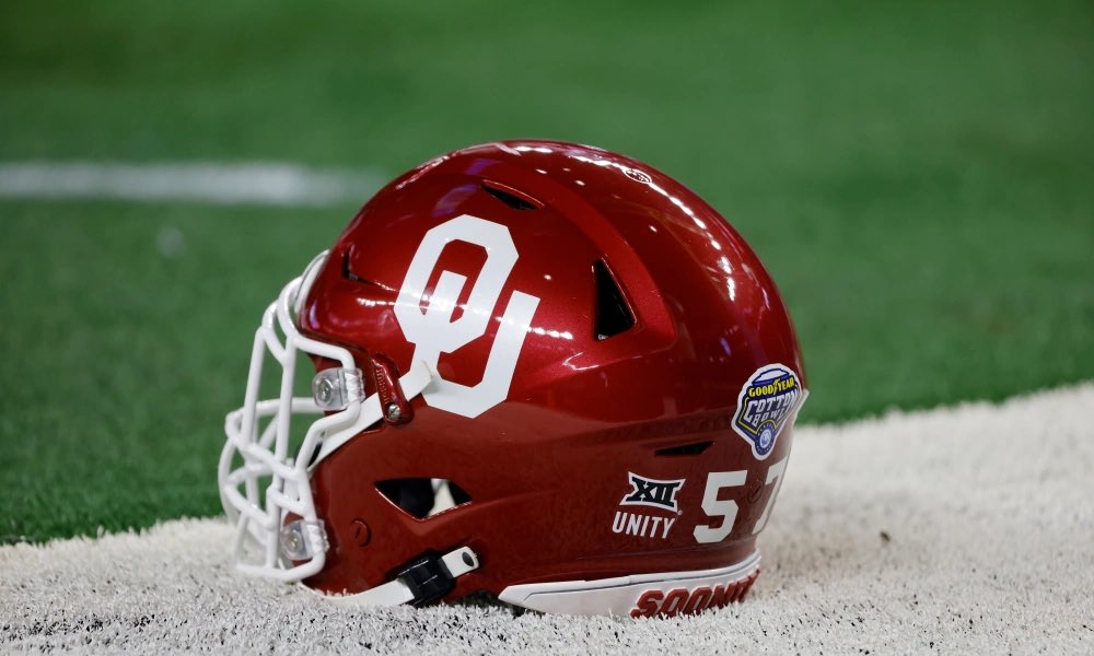 LorenzellDubose's tweet photo. WOW!!! Extremely Blessed and Thankful to receive a offer from the University of Oklahoma🔴⚪️ #BoomerSooner @CoachRoyM @CoachGrinch @samspiegs @RecruitLouisian @JeritRoser @Rivals @OU_Football @theuelite https://t.co/NGcQYd0oRl