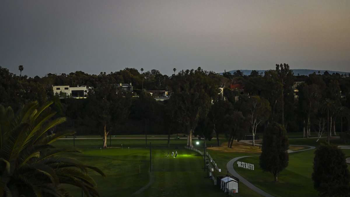 PGATOUR's tweet image. 4-over in Round 1.

Bryson DeChambeau is still grinding on the range late into the night @TheGenesisInv.