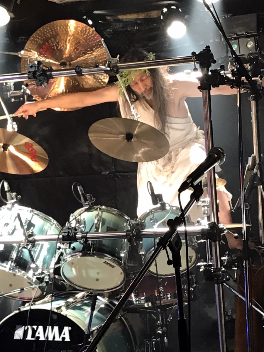 mecaelvis's tweet image. 昨日はメカエルビス＆サイキックパラダイスの初ライブでした☆配信は２５日までアーカイブで見れます☆配信チケットはこちらでお買い求めできますhor-outbreak.com/events/3769ジーザスのやばいドラムに乗っかってメンバーそれぞれのキャラクターを活かしたライブを是非御覧ください☆