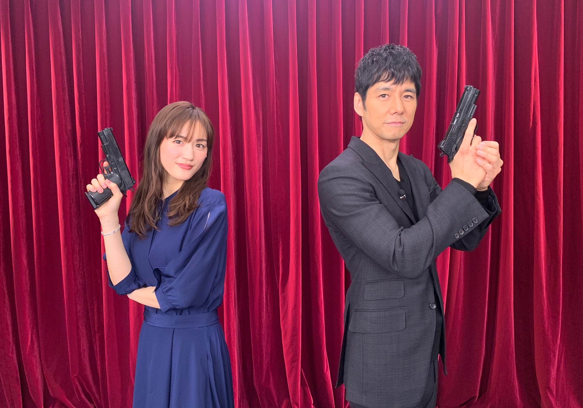 大ヒット上映中 奥様は 取り扱い注意 劇場版 奥様は取り扱い注意 公開まであと1ヶ月 を 最強夫婦 がお知らせします Instagramは別ポーズで 大ヒット上映中 奥様は 取り扱い注意 劇場版 奥様は取り扱い注意 公開まであと1ヶ月 を 最強夫婦 がお知らせします Instagramは別ポーズで