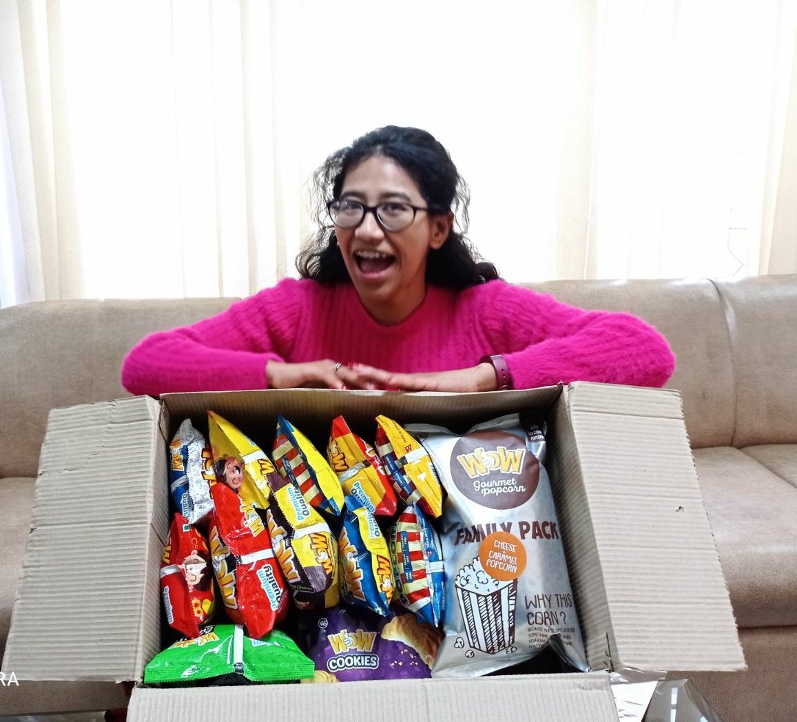 apsster's tweet photo. So happy after opening carton of happiness. 🙈🙈  Thank you very much @wowsnacks. I love how you'll are experimenting with snacks 🤗♥️ https://t.co/yjpNKo8Mmg