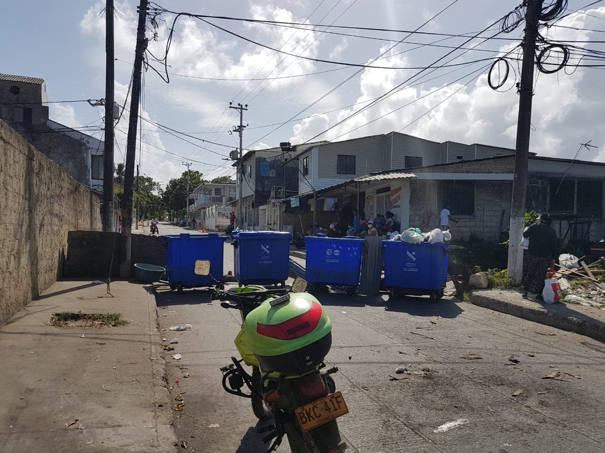 RadNalSai's tweet image. #SanAndrés Luego de varios bloqueos de vías realizados por la comunidad ante la falta de agua potable @GobernacionSai y 
@Veolia_SAI anuncian plan de choque para abastecer sectores afectados por la intensa sequía.