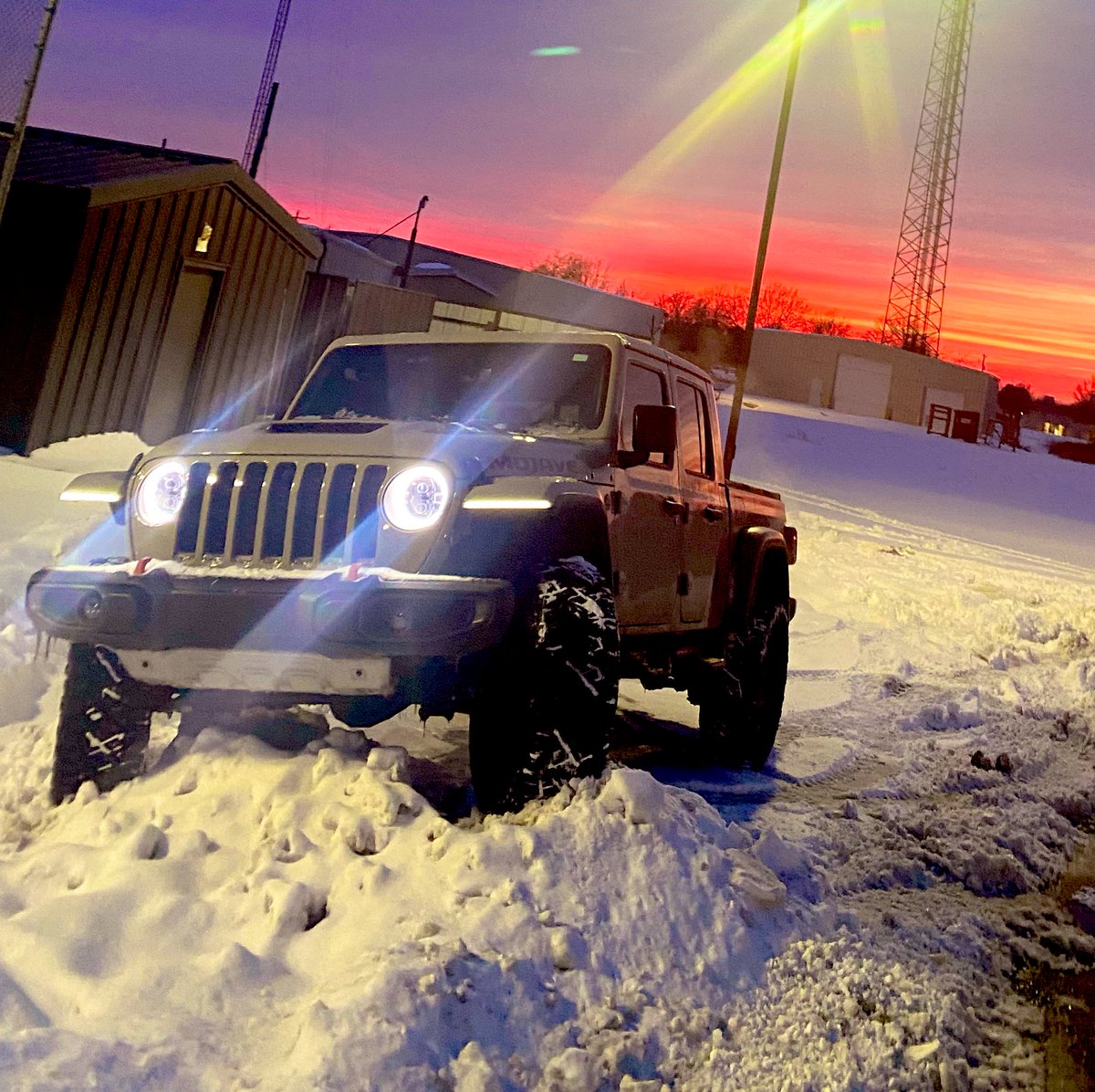 jlan_09's tweet photo. Miss the #Jeep #Wrangler but loving the new #Gladiator https://t.co/4Lxku9VdB0