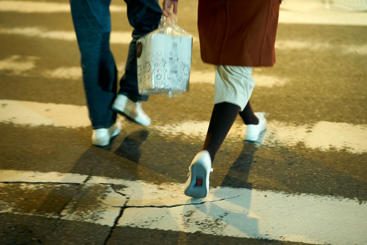 東京テアトル映画部 実は2 22は スニーカーの日 でもあるのです 今日のラッキーアイテムは 白のジャックパーセルです たぶん 花束みたいな恋をした はな恋 菅田将暉 有村架純 T Co Q7jiq9qetb Twitter