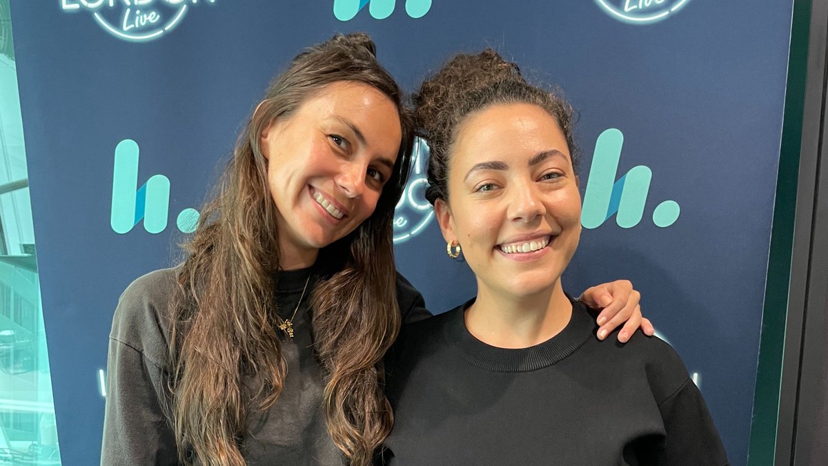 HitMusicAus's tweet photo. 🦈AMY SHARK IS IN THE BUILDING!!🦈
Tune in ASAP to hear these two buddies banter and @amyshark's beaut new track #LoveSongsAintForUs❣️
🔉 https://t.co/sIYjk8H73U https://t.co/WYaWugq4J1