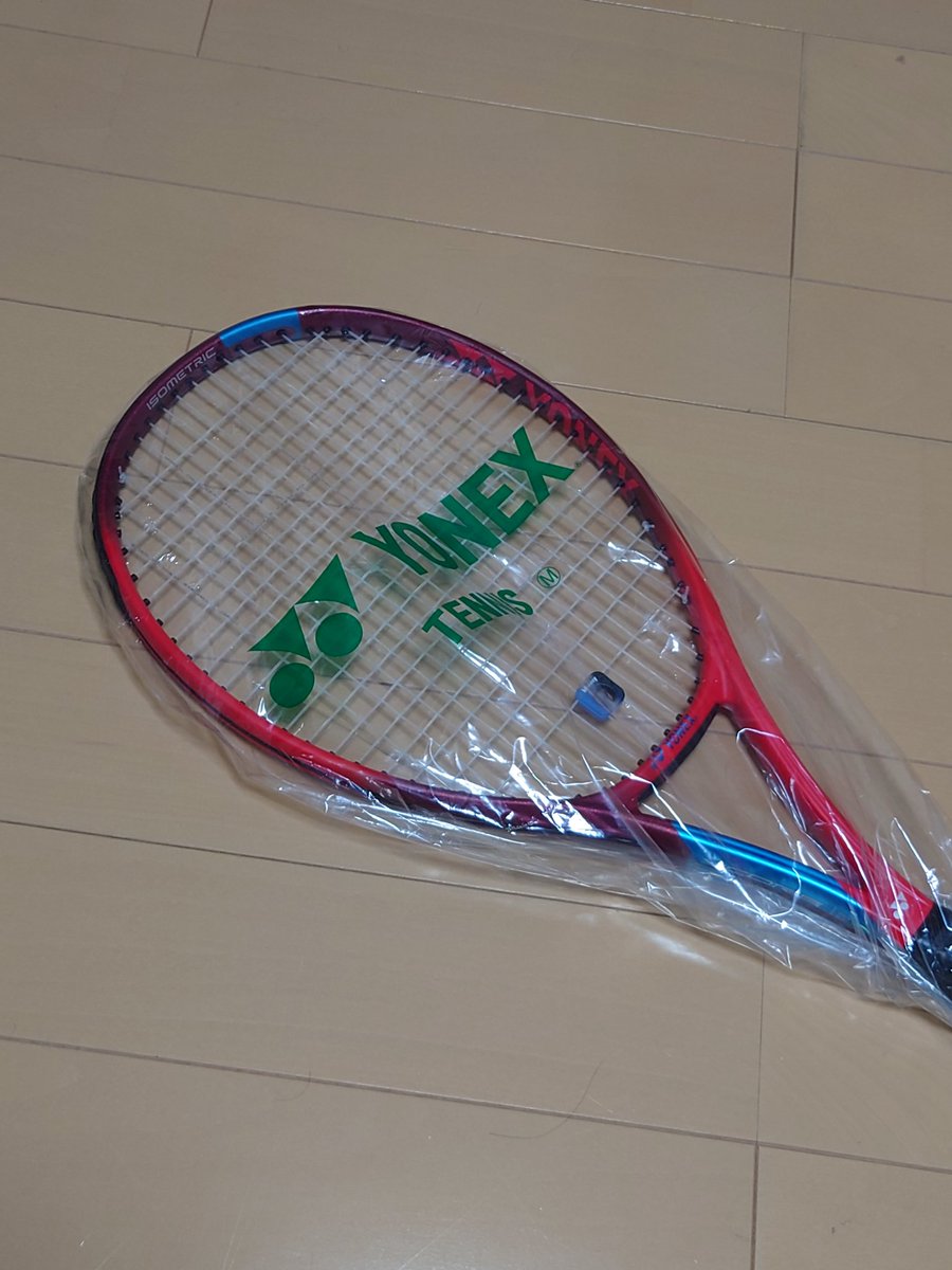 nonsan23nontan's tweet photo. 衝動買いしてしまった(#Д#) アワアワ
#YONEX
#VCORE98 https://t.co/03O1H1j7Wc