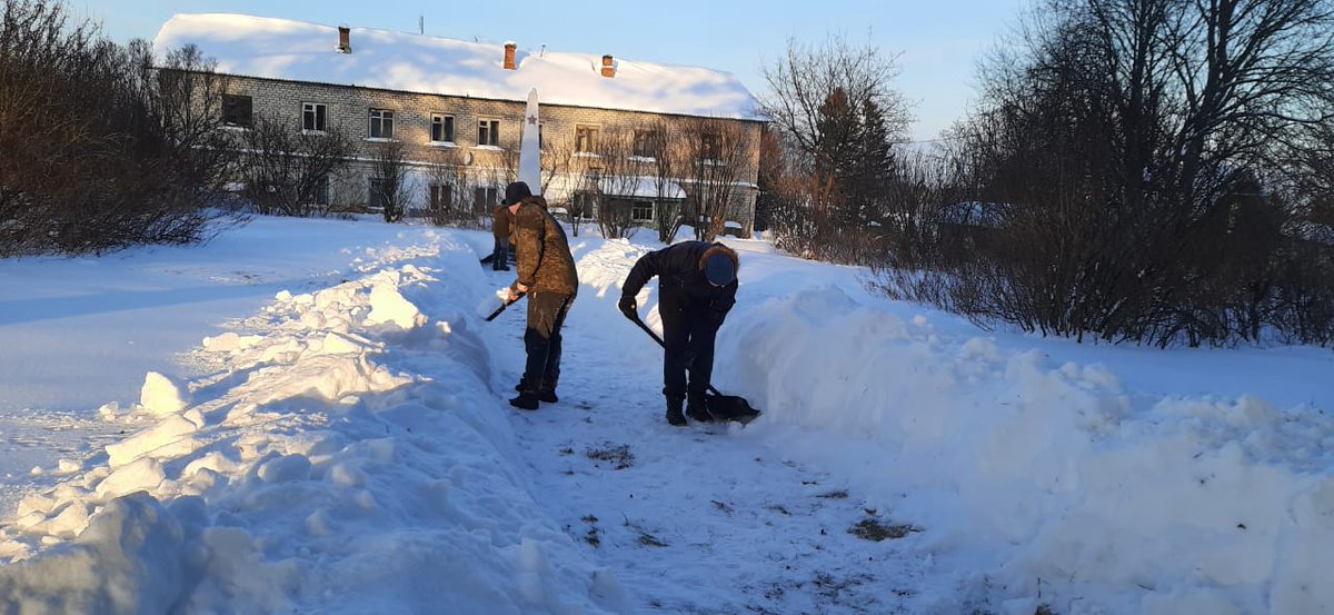 Волонтеры 
#мывместе
 
#ЕР37
 с. Сараево, с. Толпыгино, с. Утёс продолжают расчистку от снега памятников и Обелисков Славы погибшим участникам ВОВ
#Историческаяпамять
#Приволжск
#ИвановскаяОбласть