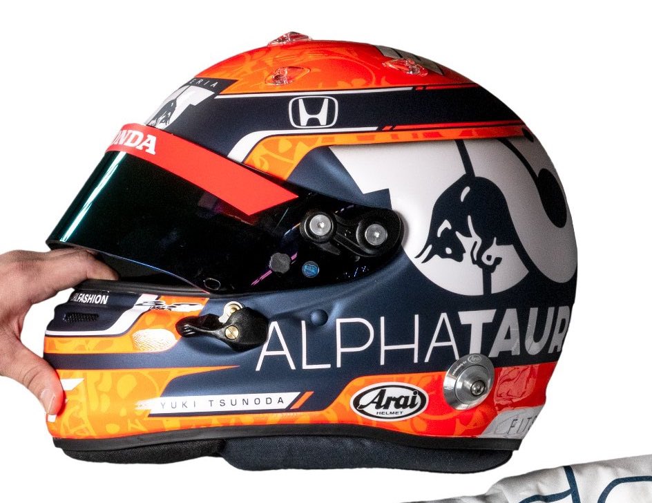 ApexF1_'s tweet photo. 📍Monos y cascos que usarán Yuki Tsunoda y Pierre Gasly para la temporada 2021 de AlphaTauri.

#F1 / #AT02 https://t.co/5lR8JEJl8O