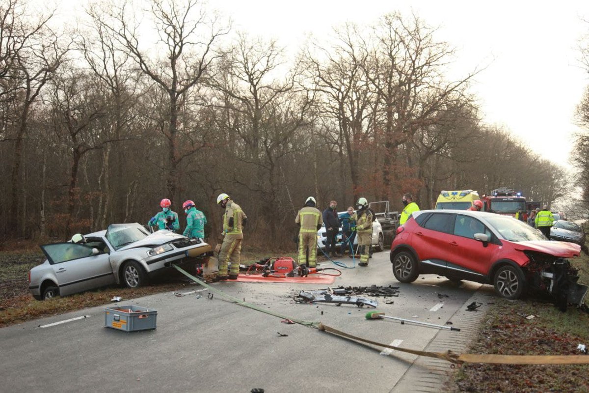 Bestuurder bekneld na ongeval in Zeijen - #Drenthe -..