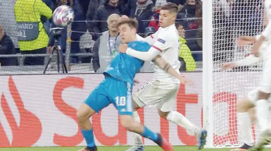 2019/20Ottavi A #LioneJuve 1-0Arbitro: Gil Manzano90' Trattenuta di Guimaraes su Dybala in area, l'arbitro lascia correre...VAR c'era - Probabilmente dormiva https://www.corrieredellosport.it/news/calcio/moviola/2020/02/27-67205877/lione-juve_rigore_su_dybala_gil_manzano_sbaglia