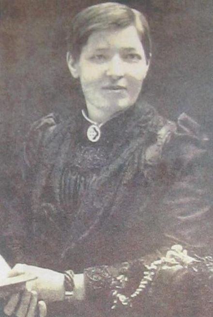 Missionary Mary Slessor saved lives in Nigeria for 39 years, incl stopping the practice of killing twins & drinking poison to determine guilt in trials. BUT(like all Victorian Christian missionaries) also guilty of inappropriate cultural appropriation. Heroine of Empire. Hmm. /5