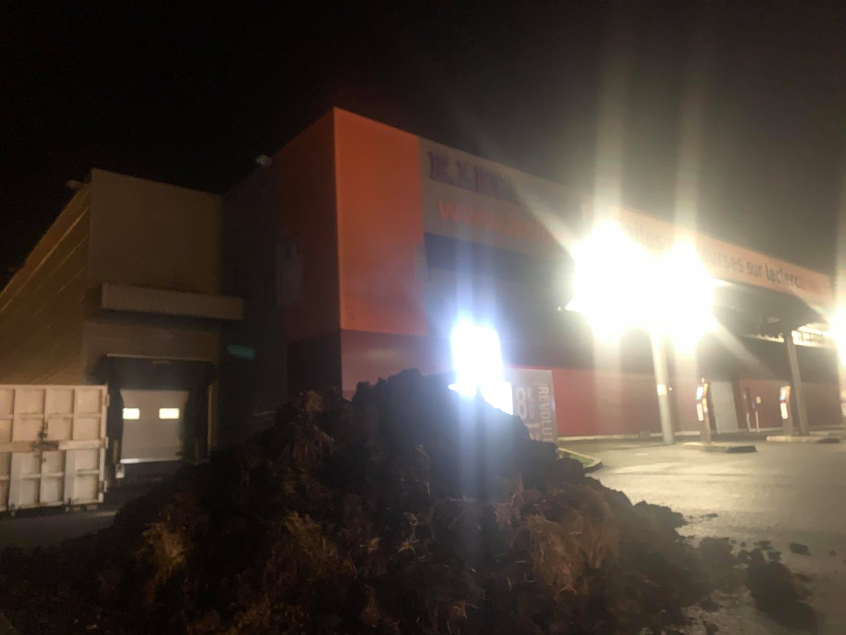 Deux semaines avant la fin des négociations commerciales , il est temps que la loi Egalim soit respectée ! 
Pour un prix JUSTE , distributeurs et transformateurs partagez vos marges ! 
Ce n’est que le début 💥
#Actioncoupsdepoing#JeunesAgriculteursOise#GMS#