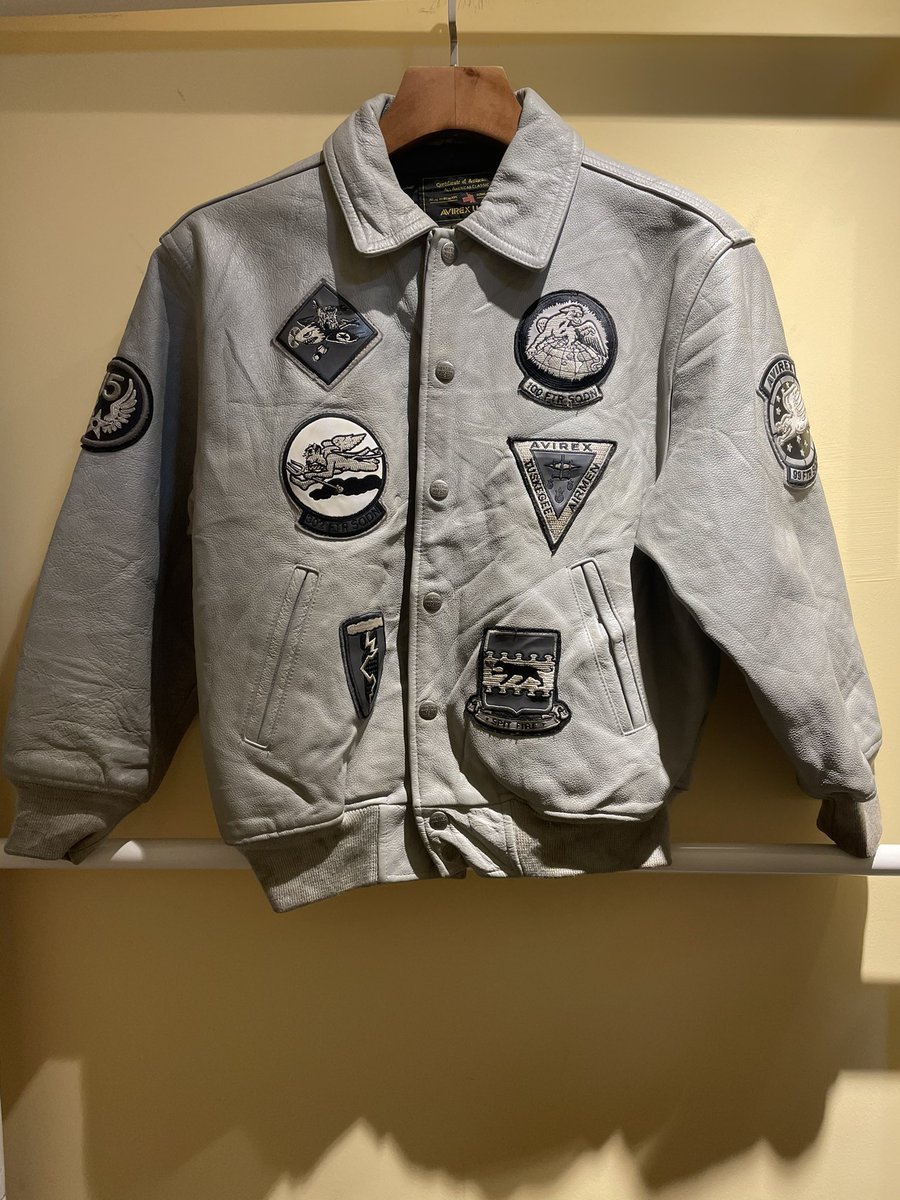 CHIWAWAVINTAGE's tweet image. avirex 灰色女裝機車皮衣

衣長：56
肩寬：44
胸圍：43
袖長：48.5