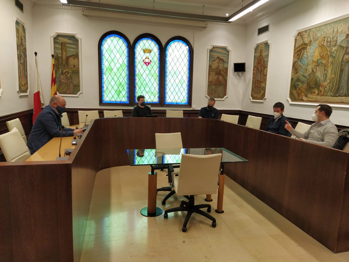 governpsip's tweet photo. Ahir al matí l'alcalde Oriol Lozano Rocabruna es va reunir amb representants de l'empresa Plasticos Compuestos i un representant dels veïns de Can Maiol per tractar el tema de les molèsties ocasionades pel pas de camions al barri. https://t.co/PVl0vg94Mh