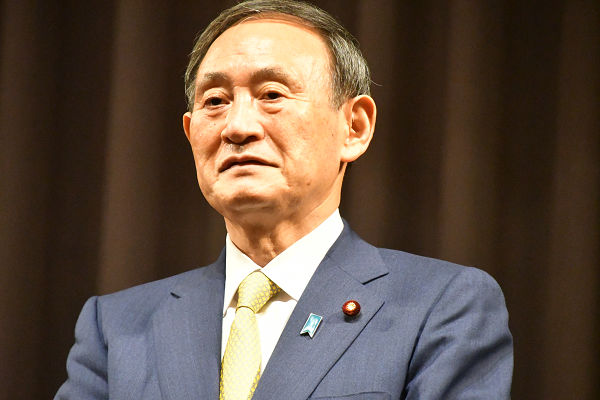 tanakaryusaku's tweet photo. テレビ局の激安電波使用料は総務省による規制のおかげだ。テレビ局が貪る暴利をさらに貪るのが新聞社である。

新記事『新聞テレビが総務省接待疑惑を叩けない理由』
https://t.co/DWmYBwRLc6

スガ首相。総務省を介したテレビ局の押さえ方を知悉する。＝撮影：取材班＝ https://t.co/QiHXBoANFR