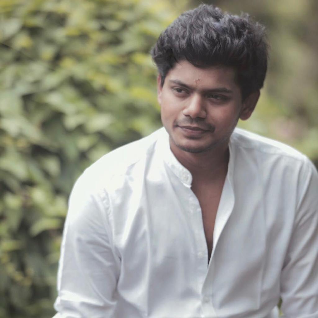 Padma70328265's tweet photo. #Champion hero youth icon #Vishwa ‘s next to be directed by #BharathiBala produced by #KHPictures #komala #haribhaskaran 
@vshvaa2
#KHPicturesProductionNo1 announcement. Title and shooting announcement soon.     @johnsoncinepro https://t.co/gMizO06zzc