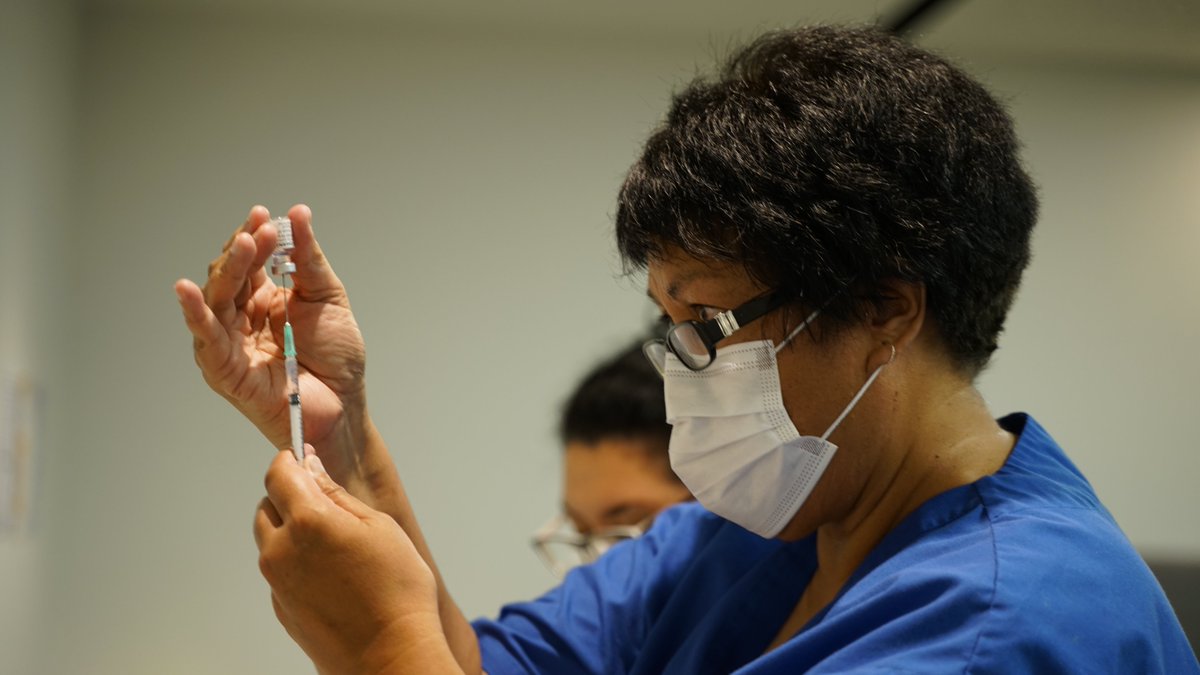 covid19nz's tweet photo. Today, 25 Auckland-based vaccinators received the Pfizer/BioNTech COVID-19 vaccine. Tomorrow they’ll start administering the vaccine to border and MIQ staff.

An important step in New Zealand's COVID-19 response. https://t.co/U0WZwSFZcB