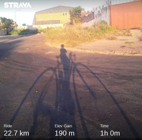 Qobokazi's tweet photo. Good morning to all the athletes who smell good and fresh at 5h30am😂
#CyclingWithNdi #FetchYourBody2021 #TheGIS_cyclist #behindbars #loverofcycling #cyclist #fetchyourbody #ladieswhoride #ladiesonsaddles #FridayMotivation #HealthyCEOs #parttimevegan #transformation https://t.co/XbcptqS1X2