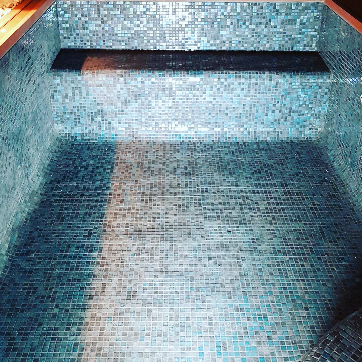 LtdPools's tweet photo. A roof pool finished with LENA REVIGLASS MOSAIC. The inimitable rich style of glass mosaic. 📞 21466860 📱99470062  📧 pools.paradise@gmail.com 🏢 Mdina Road, Haz-Zebbug. #paradisepoolsmalta #roofpools #Lena #reviglass https://t.co/w4f7br1W8j