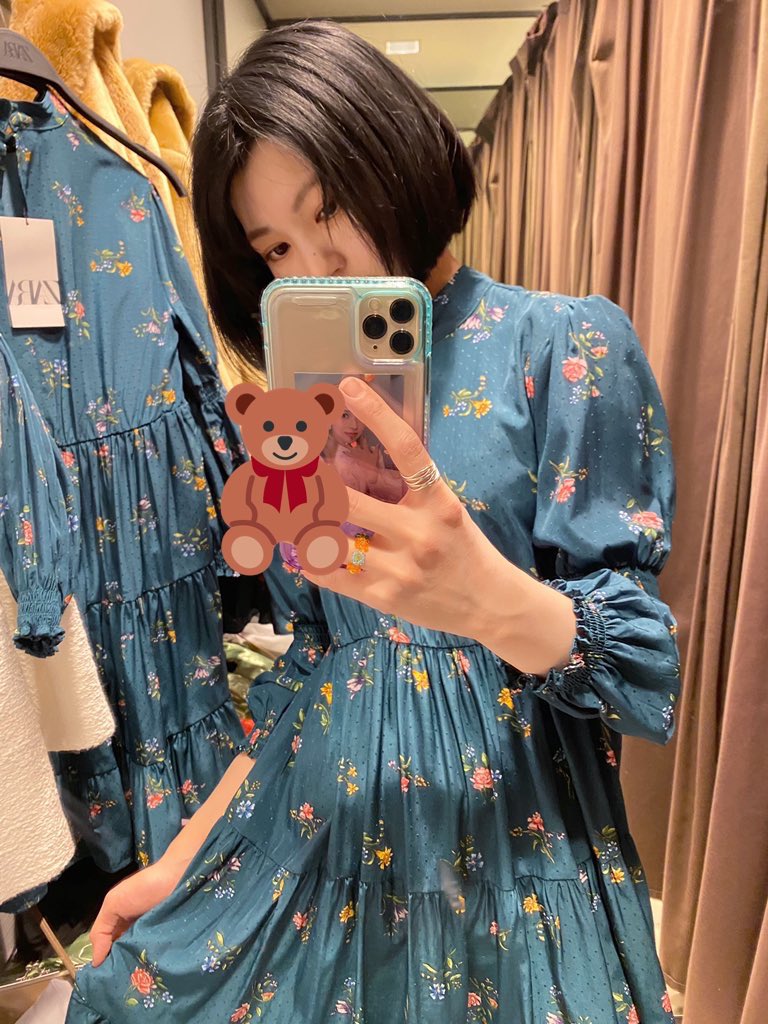 pshloverr's tweet photo. ザラの春服可愛すぎて〜
友達が働いてるから
また買い物しに来てしまったw

風で髪ボッサボサだけど、、
このワンピの色に一目惚れ！
なんだかんだグリーンやブルー🫐が好き

Zara’s 2021 SS collection is so cute!
My friend works here so I came back to try out the dress I wanted lol https://t.co/0drghv7Q1r