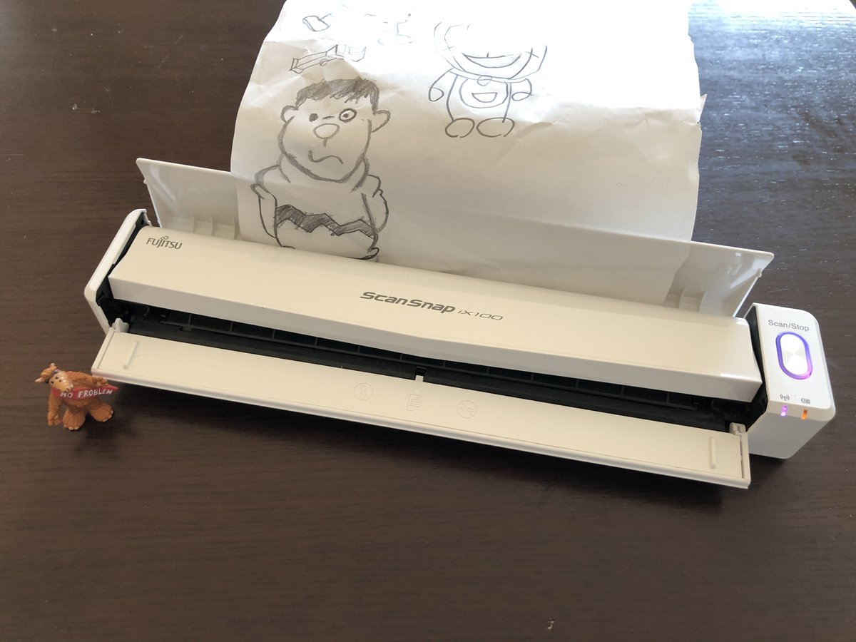 SASSApics's tweet photo. 子供達の書類やお絵描きはなかなか処分できず。溜まってしまった紙類を一気に整理整頓するため、ScanSnap2台目となる iX100を購入。WiFi経由で、本体のみでEvernoteに保存できるし、バッテリーかつ小さいので場所もとらない。片面スキャンしかできんけど、それ以外は文句なし！良い製品！！
#ScanSnap https://t.co/KysKaEsy7K