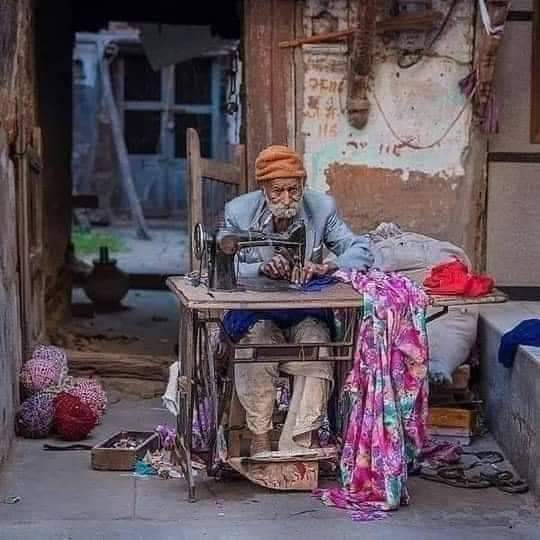 BalochPeaceful's tweet photo. وہ لوگ خاک اٹھائینگے یار کے نخرے
جو اپنے باپ کا خرچ نہیں اٹھا سکتے
#غم_زندگی https://t.co/9ecKFPARBf