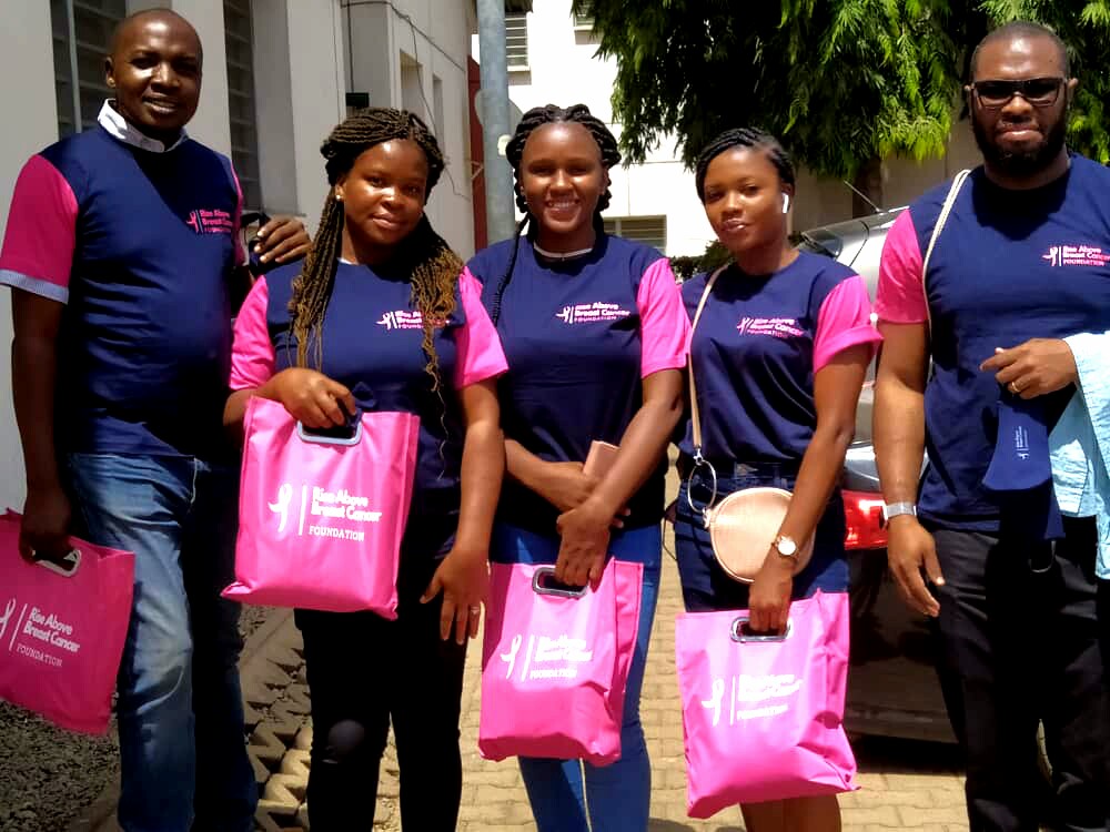 Andronika_1's tweet photo. To celebrate world cancer day, Rise above breast cancer foundation visited cancer patients at the National hospital Abuja with gifts and words of encouragement.
#rabcf
#letspreadlove https://t.co/1Q9CxK2b0j