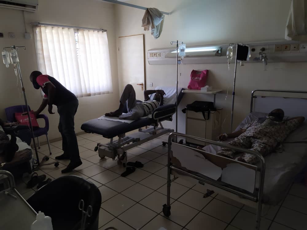 Andronika_1's tweet photo. To celebrate world cancer day, Rise above breast cancer foundation visited cancer patients at the National hospital Abuja with gifts and words of encouragement.
#rabcf
#letspreadlove https://t.co/1Q9CxK2b0j