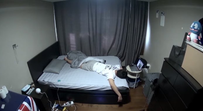 คนหนึ่งเรียนออนไลน์ที่ร้านทำผม อีกคนเรียนออนไลน์ในฝัน 5555555555555555555555555555555555555