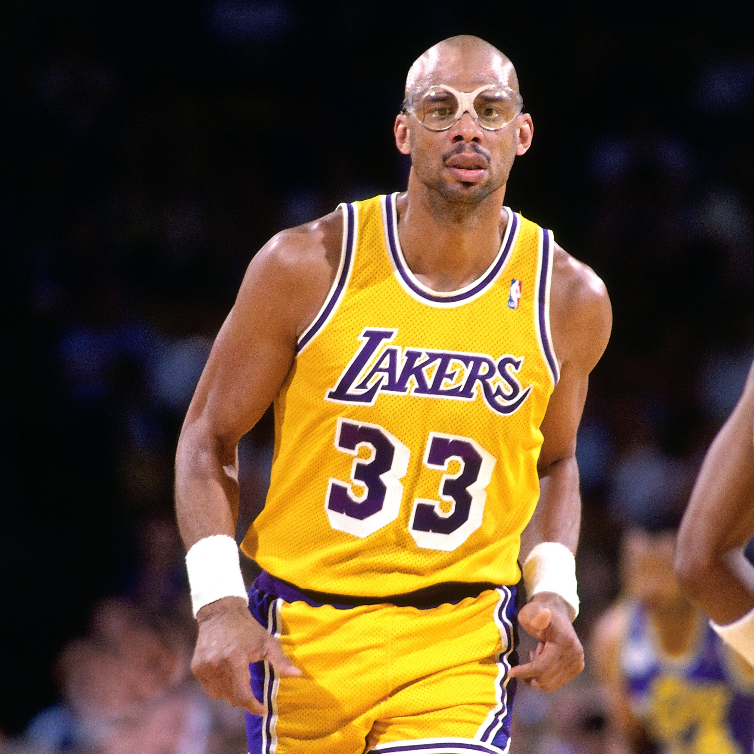 NBA History on X: "LeBron James is the 3rd player in NBA history to reach  35,000 career points. 1. Kareem Abdul-Jabbar: 38,387 2. Karl Malone: 36,928  3. LeBron James: 35,017 https://t.co/Am57wJYP2N" / X