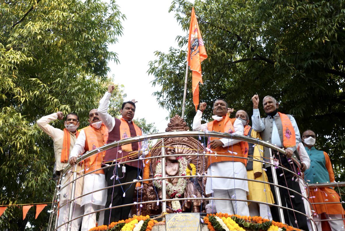 Dev_Fadnavis's tweet photo. नागपुरातील शिवाजी नगर येथे आज आमचे आराध्य, हिंदवी स्वराज्याचे सरसंस्थापक छत्रपती शिवाजी महाराज यांना जयंतीनिमित्त विनम्र अभिवादन केले आणि शिवजयंतीच्या कार्यक्रमात सहभागी झालो. सर्वांना मनःपूर्वक शुभेच्छा दिल्या. https://t.co/au07wf37Pm