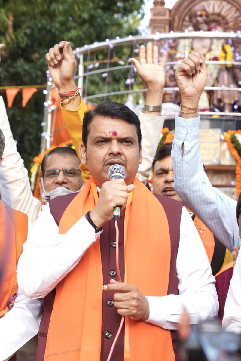 Dev_Fadnavis's tweet photo. नागपुरातील शिवाजी नगर येथे आज आमचे आराध्य, हिंदवी स्वराज्याचे सरसंस्थापक छत्रपती शिवाजी महाराज यांना जयंतीनिमित्त विनम्र अभिवादन केले आणि शिवजयंतीच्या कार्यक्रमात सहभागी झालो. सर्वांना मनःपूर्वक शुभेच्छा दिल्या. https://t.co/au07wf37Pm