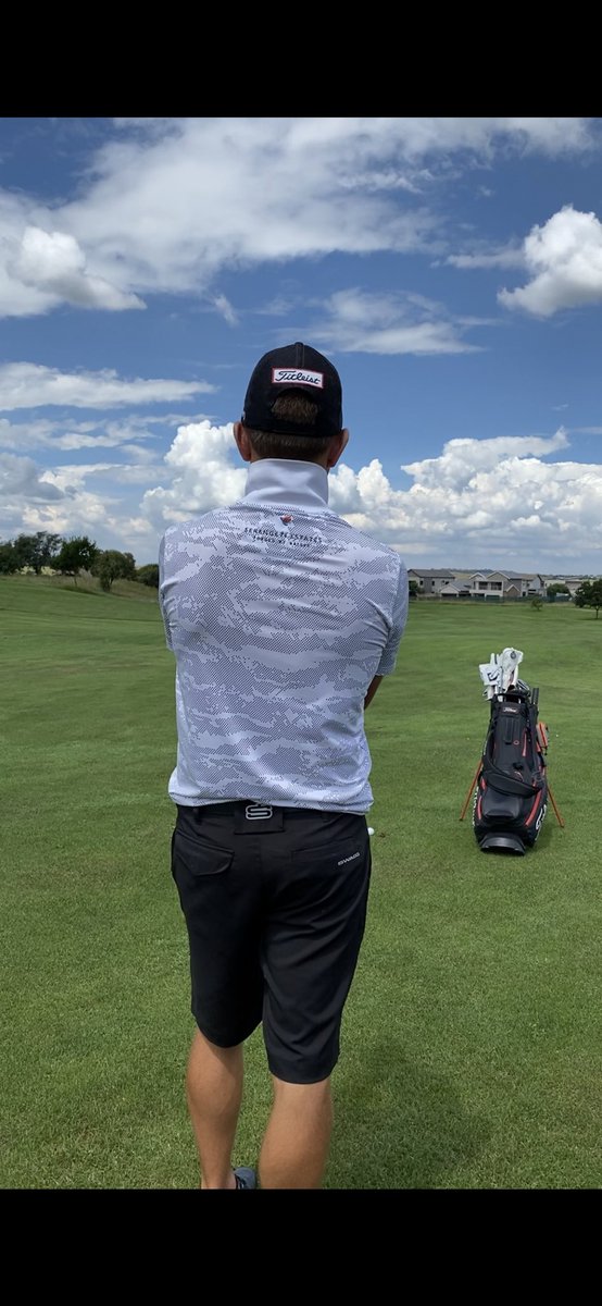 When someone quite Literally has your back. <a href="/SerengetiEST/">Serengeti Estates</a> , <a href="/swagglifestyle/">SWAGG Lifestyle</a> , <a href="/TitleistAfrica/">Titleist South Africa</a>