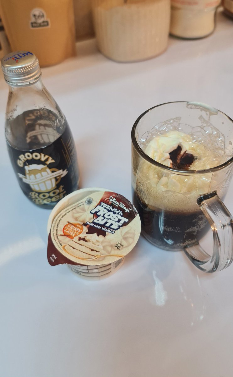 hrdbacot's tweet photo. Dari pagi mo jajan boba tapi kalo dipikir" 30k ama ongkir sayang. Bikin rootbeer float aja 10 rebu.

Lo ada resep minum/makan lucu yg office pantry friendly ga? https://t.co/lKJx6TWI9C