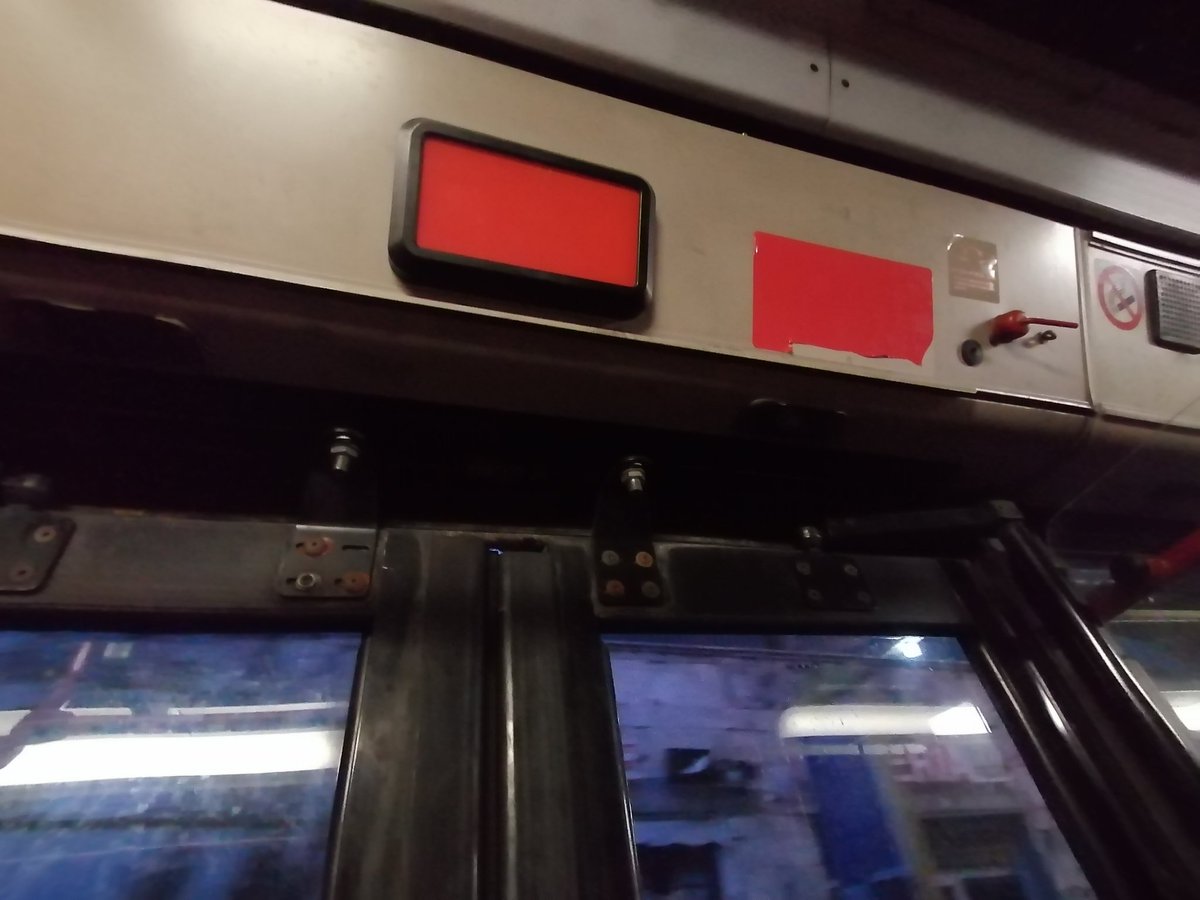 RobertaFantauz3's tweet photo. #linea913 n. 5115 Titolo dell'opera #pleasesitdown invito a @virginiaraggi @nzingaretti @materia__prima questo il piano di #igienizzazione #sanificazione di @AtacNews @InfoAtac @romamobilita #decoro #incuria e autista che interrompe la corsa intimandomi di stare attenta #censura https://t.co/11objTLW1G