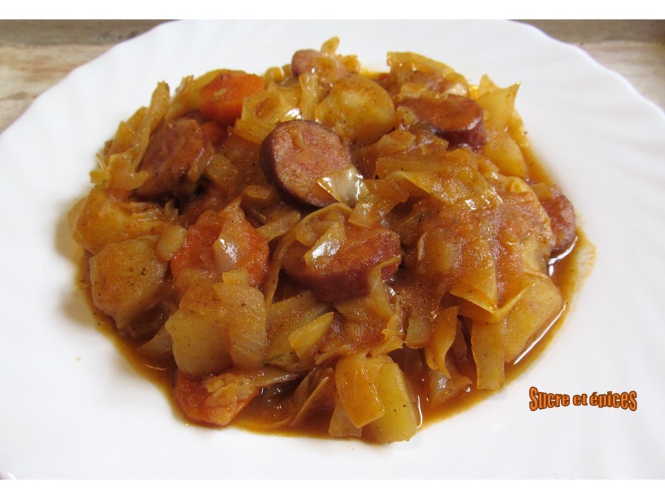 SucreEtEpices's tweet photo. Potée de chou et pommes de terre aux saucisses fumées - https://t.co/9P10uYRTB2 - #potee - #chou - #Food - #Foodies - #foodblogger - #yummy - #miam - #saucisses - #plats - #homemade - #recipe - #recipeblog - #stew - #cuisine - #gourmet - #recette - #recettes - #EasyRecipes https://t.co/dPM9j073LK