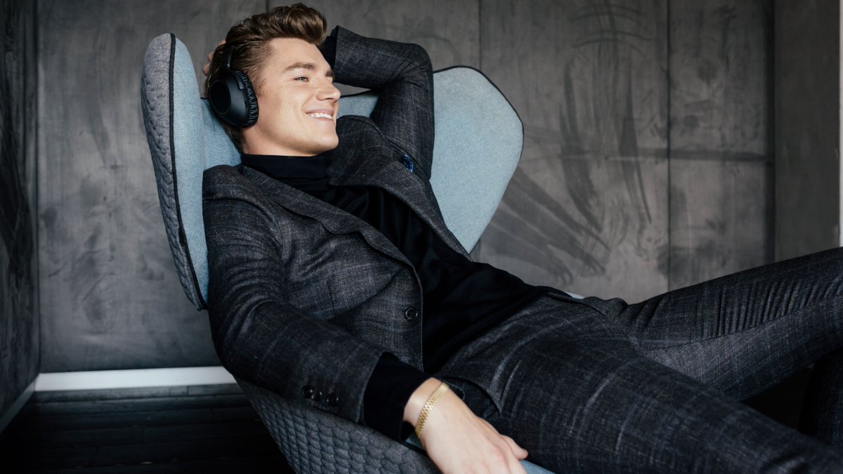 Sennheiser (@sennheiser) on Twitter photo “My #PXC550 headphones haven’t left my side in three years." Musician and actor <a href="/Alex_Sparrow_/">Alex Sparrow</a> knows what it means to be on the move a lot. Making calls on the go and listening to the clearest sound possible is essential to him.
bit.ly/3aiiYgK “My #PXC550 headphones haven’t left my side in three years." Musician and actor <a href="/Alex_Sparrow_/">Alex Sparrow</a> knows what it means to be on the move a lot. Making calls on the go and listening to the clearest sound possible is essential to him.
bit.ly/3aiiYgK
