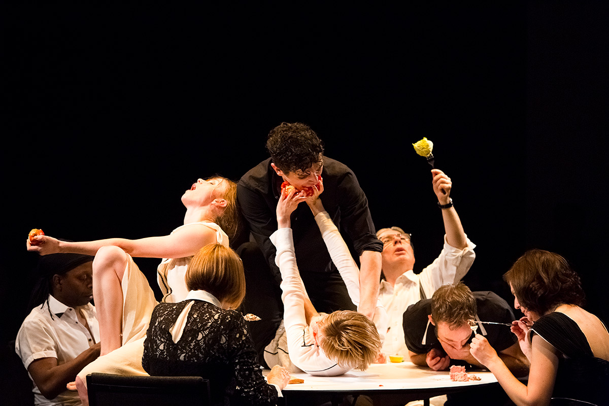 DanceTabs's tweet photo. ICYMI... REVIEW: @lucasilvβs @proteindance in #MayContainFood streamed from @KingsPlace.
@SiobhanCMurphy, "...the dancersβ spins, sinuous turns and held poses are often striking." β
β
β
β°β°: https://t.co/6qZjvvoKNA
Pic Β© AClarke https://t.co/5hG3YedLJK