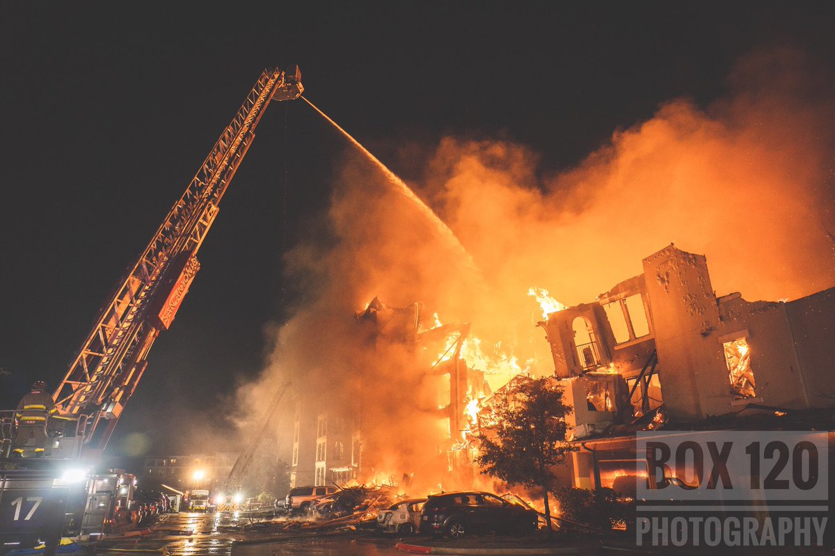 Box120Fire's tweet photo. 1 of 2 sets of photos from today 5-11 apartment fire in Bexar-Bulverde TX. Crews were challenged with snow fall, below freezing temperatures, and frozen hydrants. A tanker task force was requested from both Bexar and Guadalupe Counties. @ctfirephoto https://t.co/oNYCuxcrdP