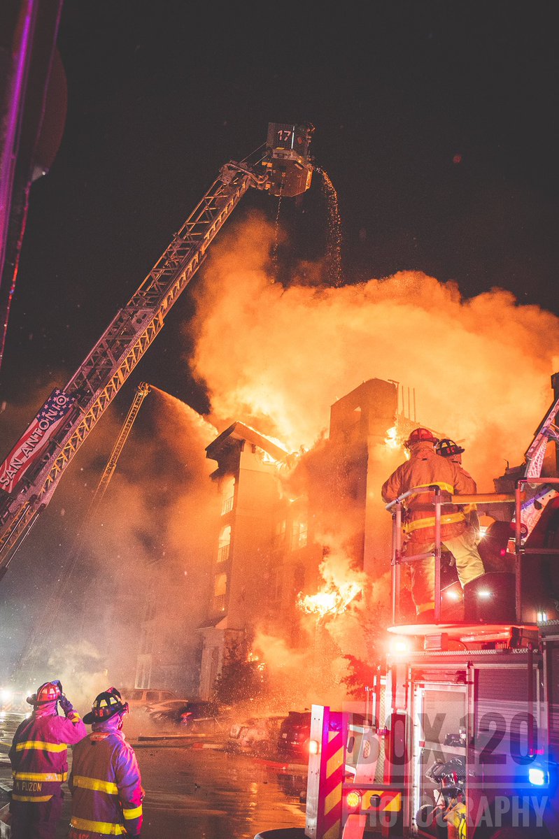 Box120Fire's tweet photo. 2 of 2 sets of photos from today 5-11 apartment fire in Bexar-Bulverde TX. Crews were challenged with snow fall, below freezing temperatures, and frozen hydrants. A tanker task force was requested from both Bexar and Guadalupe Counties. 
@ctfirephoto https://t.co/2soH7DUusZ
