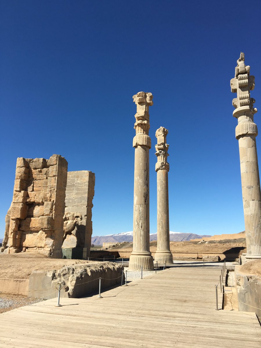Four years ago I was at #Persepolis, ceremonial capital of the Achaemenids. A very special visit with such a deep blue sky and the snowy backdrop. #Iran