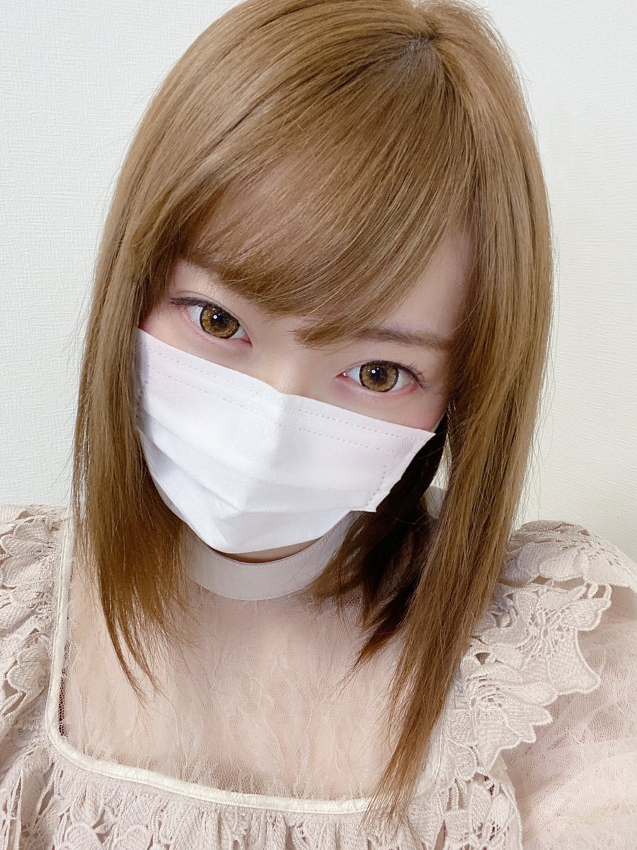 ゆっぴー 今日の髪型はストレート コテとストレートアイロンはヘアビューロン3dを使用してます 昨日のゆる巻き髪と今日の ストレートヘアどっちがいいですか W