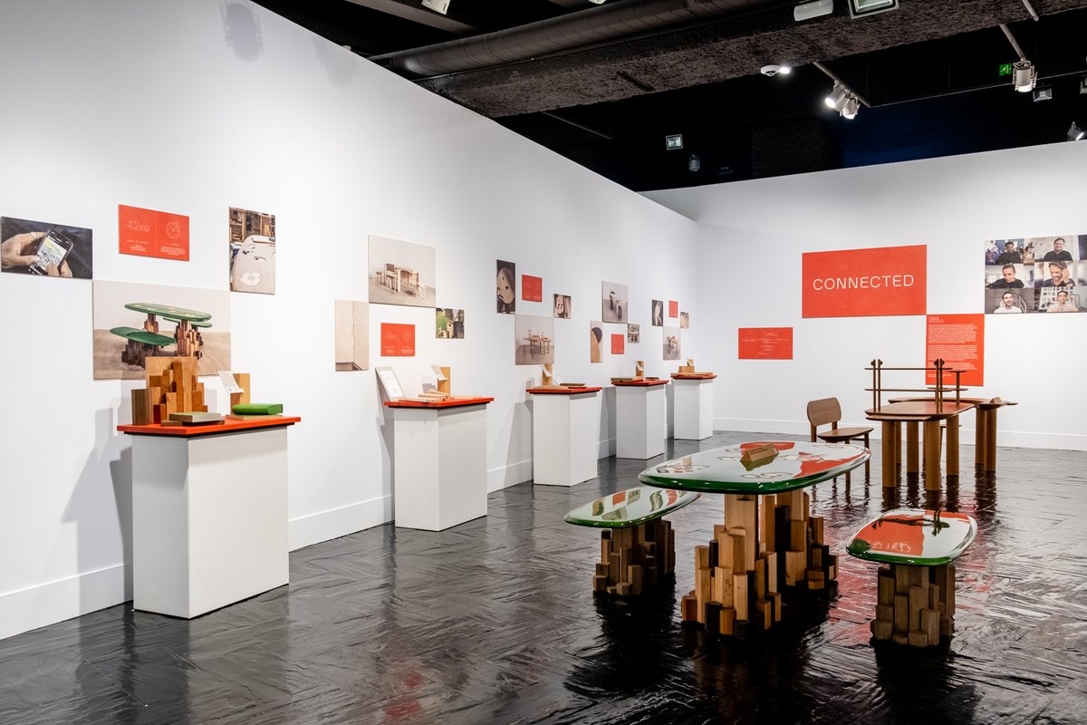 MadridDesignF's tweet image. #connectedbydesign Un experimento único de @ahec_europe, @MadebyBenchmark y @designmuseum para crear, en la distancia y con maderas sostenibles, conjuntos de mesas y sillas adaptados a la nueva vida en casa.

🗓️ Hasta el 14.03 en @fernangomezCCV.
― bit.ly/connected-MDF21